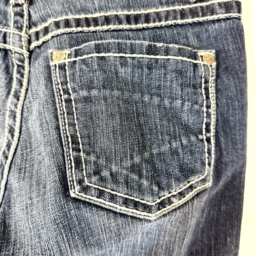 BKE Culture Boot Cut Low Rise Jeans With Stretch And Contrast Stitching Size 28 - Picture 11 of 16